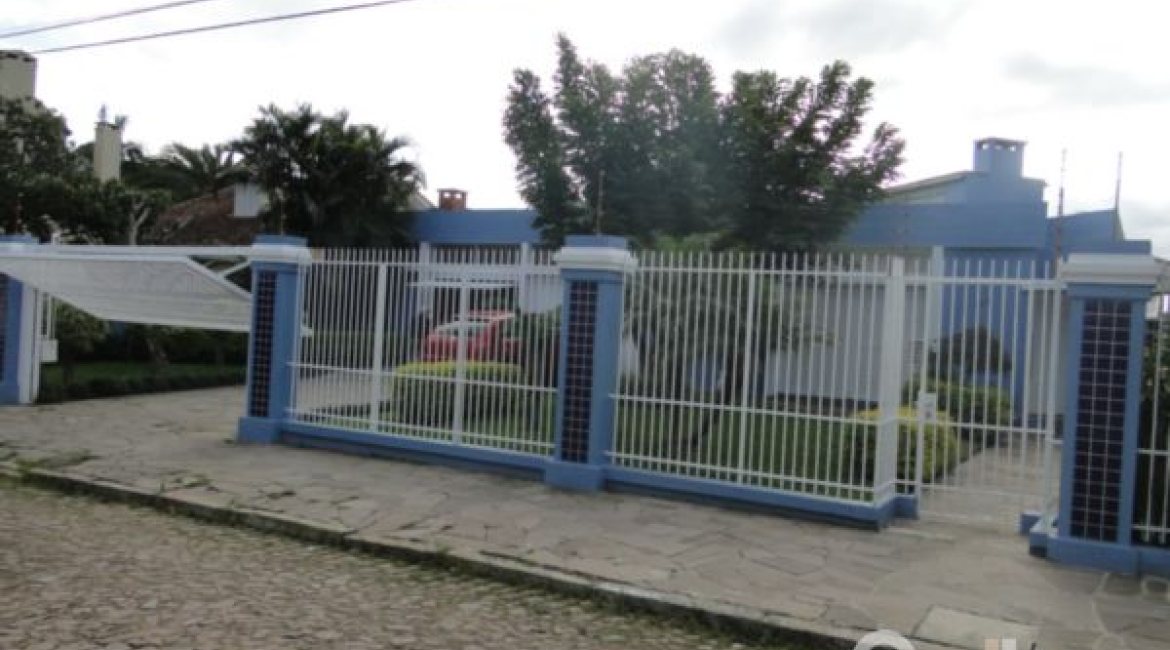 Casa à venda com 333m², 3 dormitórios, 1 suíte, 3 vagas, no bairro Ipanema em Porto Alegre