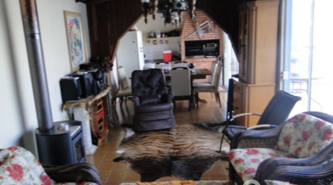 Casa à venda com 333m², 3 dormitórios, 1 suíte, 3 vagas, no bairro Ipanema em Porto Alegre