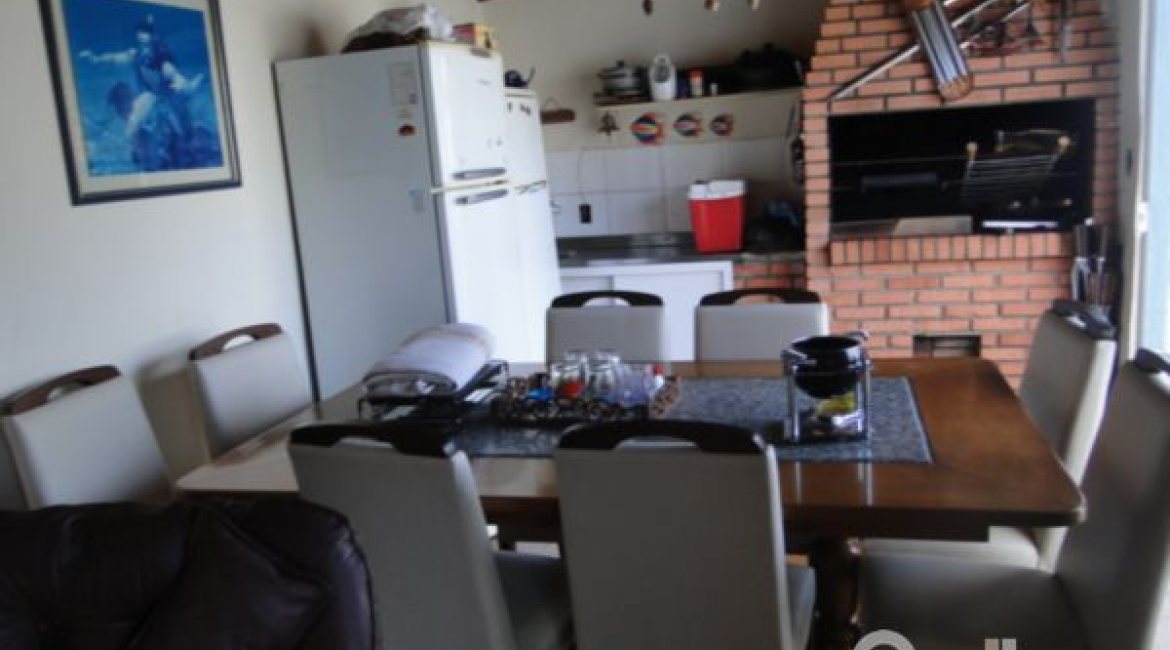 Casa à venda com 333m², 3 dormitórios, 1 suíte, 3 vagas, no bairro Ipanema em Porto Alegre