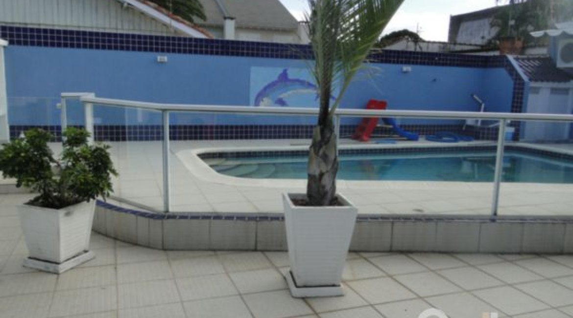 Casa à venda com 333m², 3 dormitórios, 1 suíte, 3 vagas, no bairro Ipanema em Porto Alegre