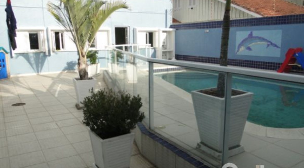 Casa à venda com 333m², 3 dormitórios, 1 suíte, 3 vagas, no bairro Ipanema em Porto Alegre