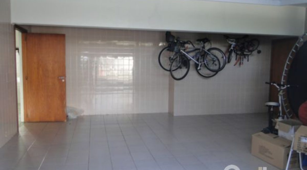 Casa à venda com 333m², 3 dormitórios, 1 suíte, 3 vagas, no bairro Ipanema em Porto Alegre