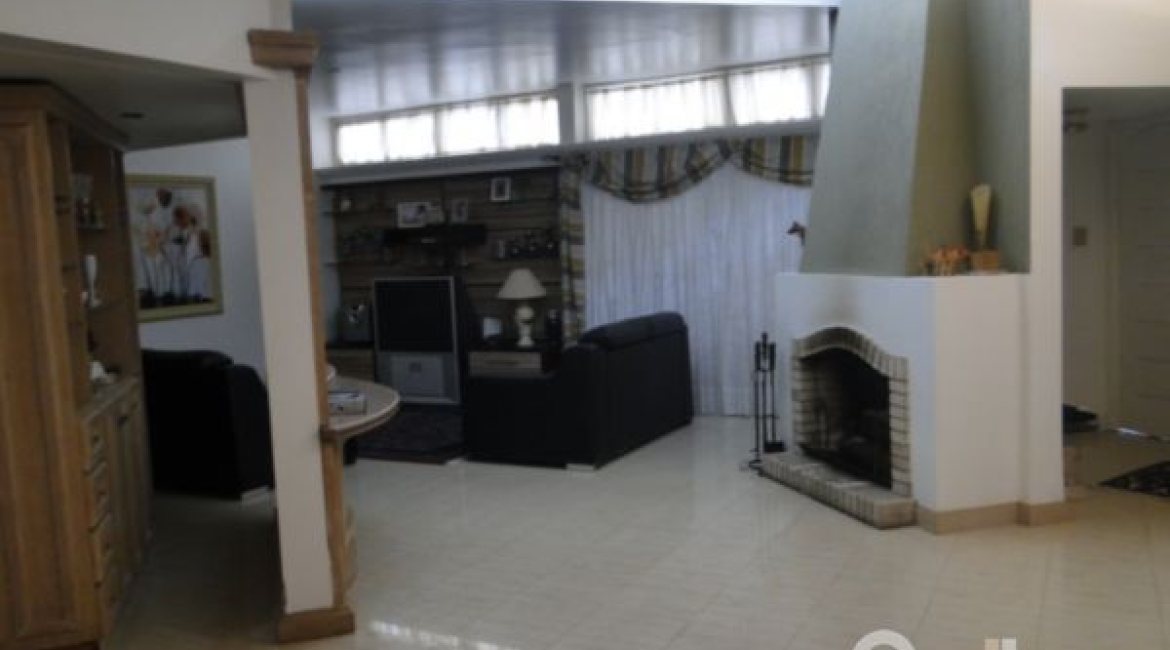 Casa à venda com 333m², 3 dormitórios, 1 suíte, 3 vagas, no bairro Ipanema em Porto Alegre