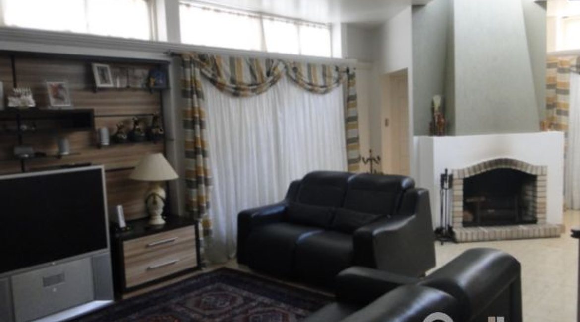 Casa à venda com 333m², 3 dormitórios, 1 suíte, 3 vagas, no bairro Ipanema em Porto Alegre