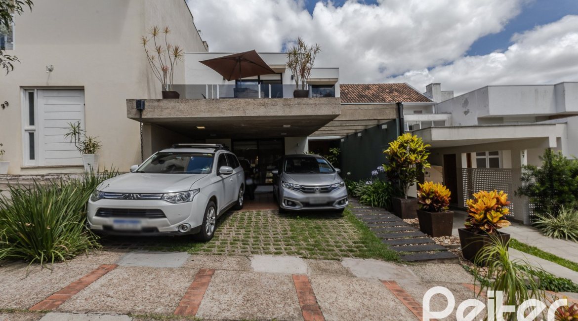 Casa em Condomínio à venda com 185m², 3 dormitórios, 1 suíte, 2 vagas, no bairro Vila Nova em PORTO ALEGRE