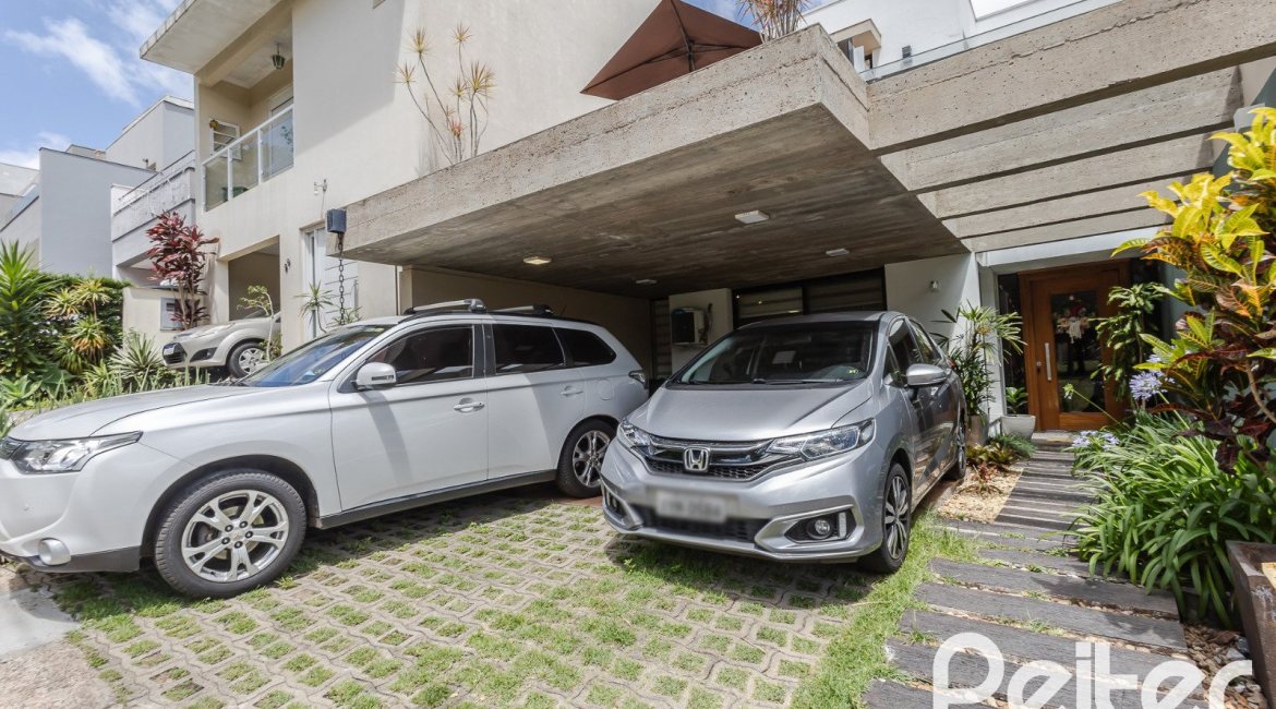 Casa em Condomínio à venda com 185m², 3 dormitórios, 1 suíte, 2 vagas, no bairro Vila Nova em PORTO ALEGRE