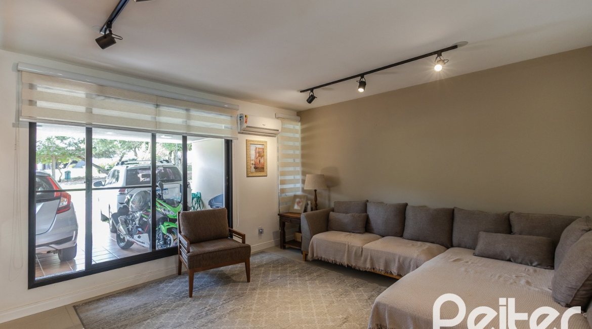 Casa em Condomínio à venda com 185m², 3 dormitórios, 1 suíte, 2 vagas, no bairro Vila Nova em PORTO ALEGRE