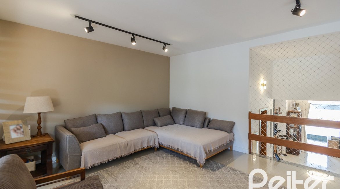 Casa em Condomínio à venda com 185m², 3 dormitórios, 1 suíte, 2 vagas, no bairro Vila Nova em PORTO ALEGRE