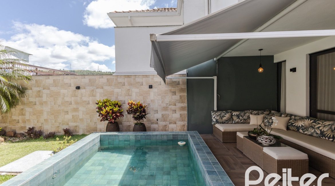 Casa em Condomínio à venda com 185m², 3 dormitórios, 1 suíte, 2 vagas, no bairro Vila Nova em PORTO ALEGRE