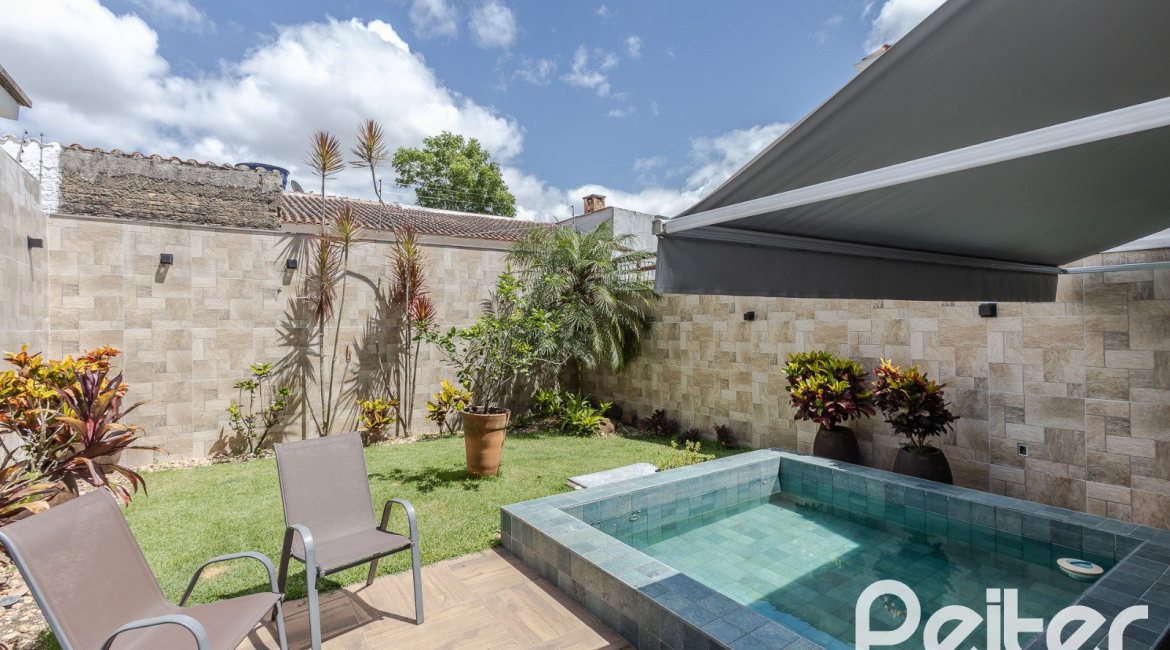 Casa em Condomínio à venda com 185m², 3 dormitórios, 1 suíte, 2 vagas, no bairro Vila Nova em PORTO ALEGRE