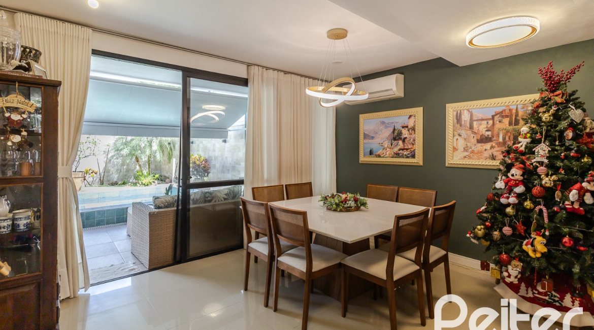 Casa em Condomínio à venda com 185m², 3 dormitórios, 1 suíte, 2 vagas, no bairro Vila Nova em PORTO ALEGRE