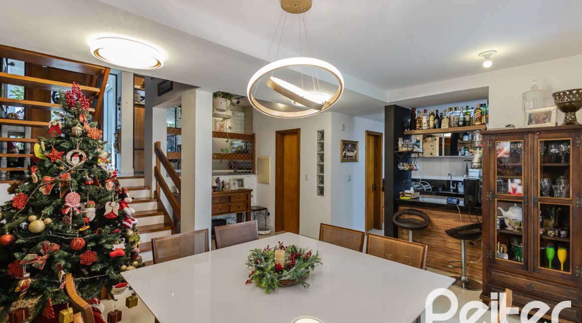 Casa em Condomínio à venda com 185m², 3 dormitórios, 1 suíte, 2 vagas, no bairro Vila Nova em PORTO ALEGRE