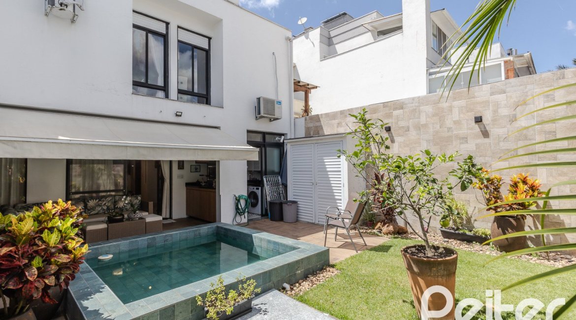 Casa em Condomínio à venda com 185m², 3 dormitórios, 1 suíte, 2 vagas, no bairro Vila Nova em PORTO ALEGRE