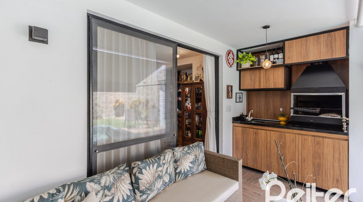 Casa em Condomínio à venda com 185m², 3 dormitórios, 1 suíte, 2 vagas, no bairro Vila Nova em PORTO ALEGRE