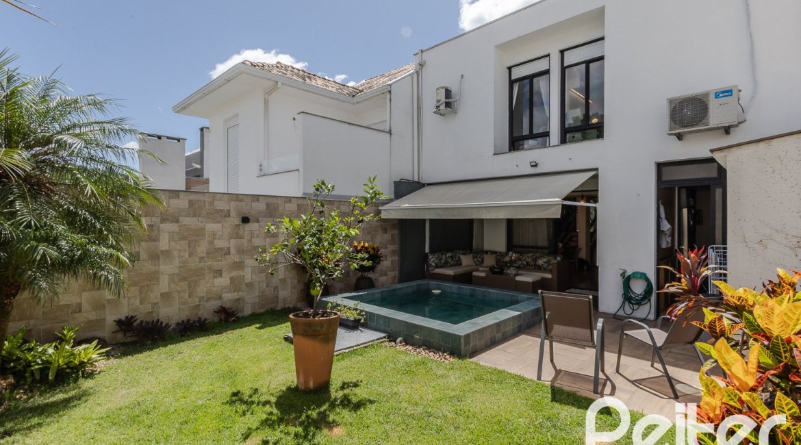 Casa em Condomínio à venda com 185m², 3 dormitórios, 1 suíte, 2 vagas, no bairro Vila Nova em PORTO ALEGRE