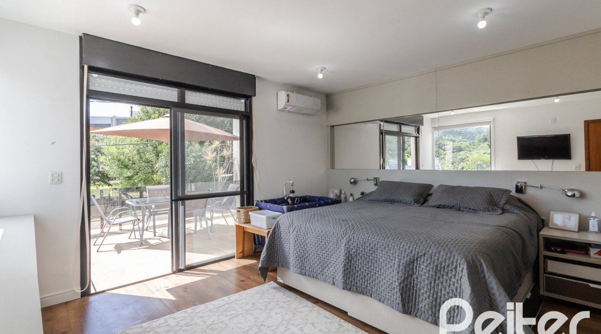 Casa em Condomínio à venda com 185m², 3 dormitórios, 1 suíte, 2 vagas, no bairro Vila Nova em PORTO ALEGRE