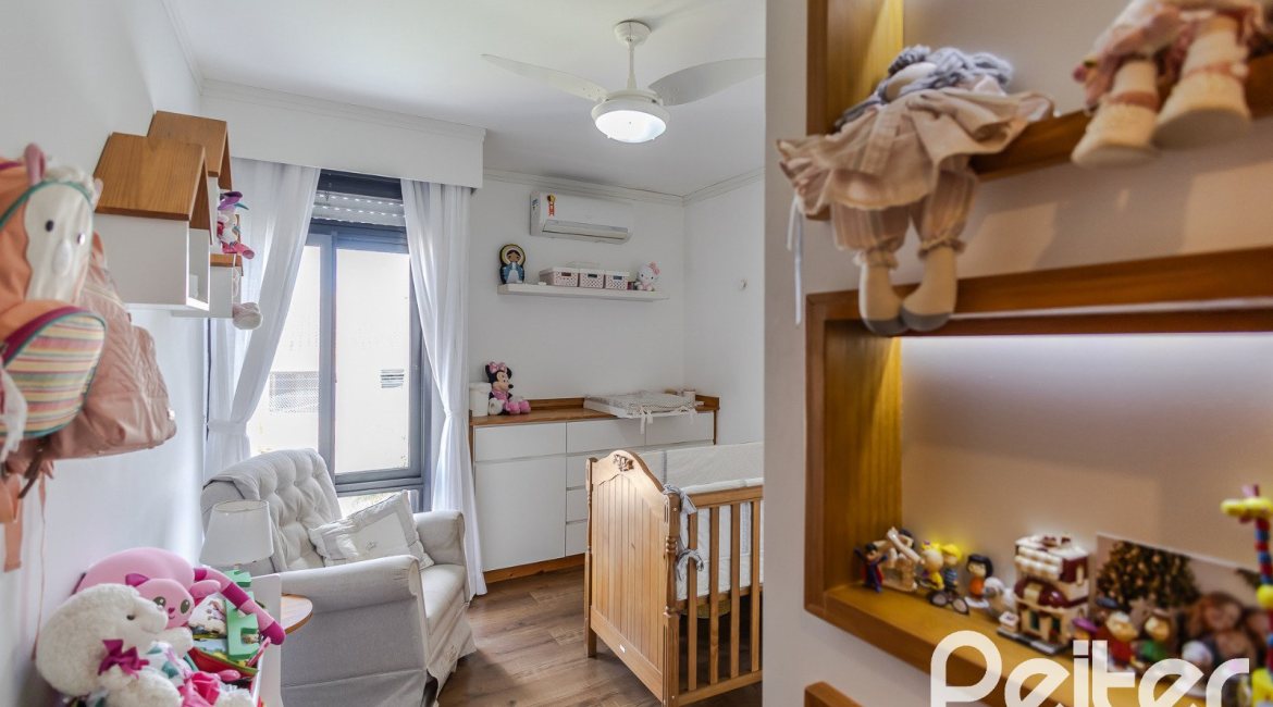 Casa em Condomínio à venda com 185m², 3 dormitórios, 1 suíte, 2 vagas, no bairro Vila Nova em PORTO ALEGRE