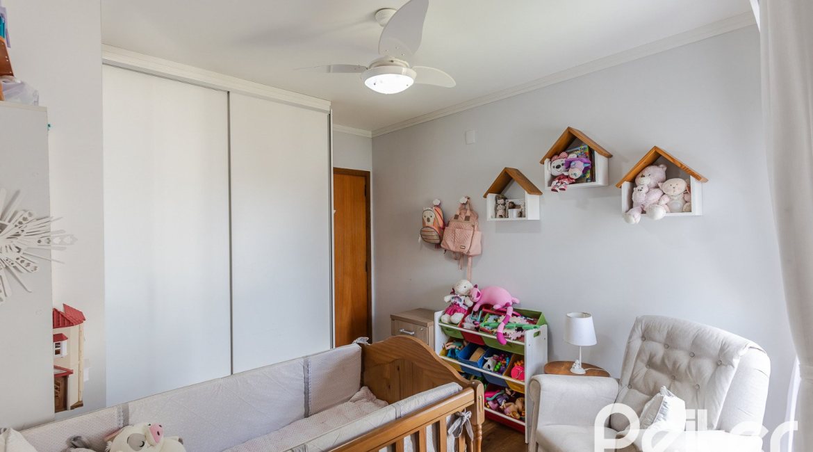 Casa em Condomínio à venda com 185m², 3 dormitórios, 1 suíte, 2 vagas, no bairro Vila Nova em PORTO ALEGRE