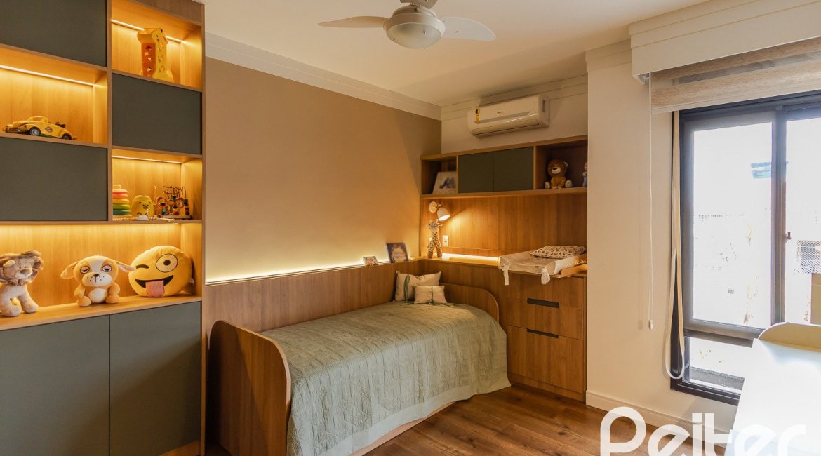 Casa em Condomínio à venda com 185m², 3 dormitórios, 1 suíte, 2 vagas, no bairro Vila Nova em PORTO ALEGRE