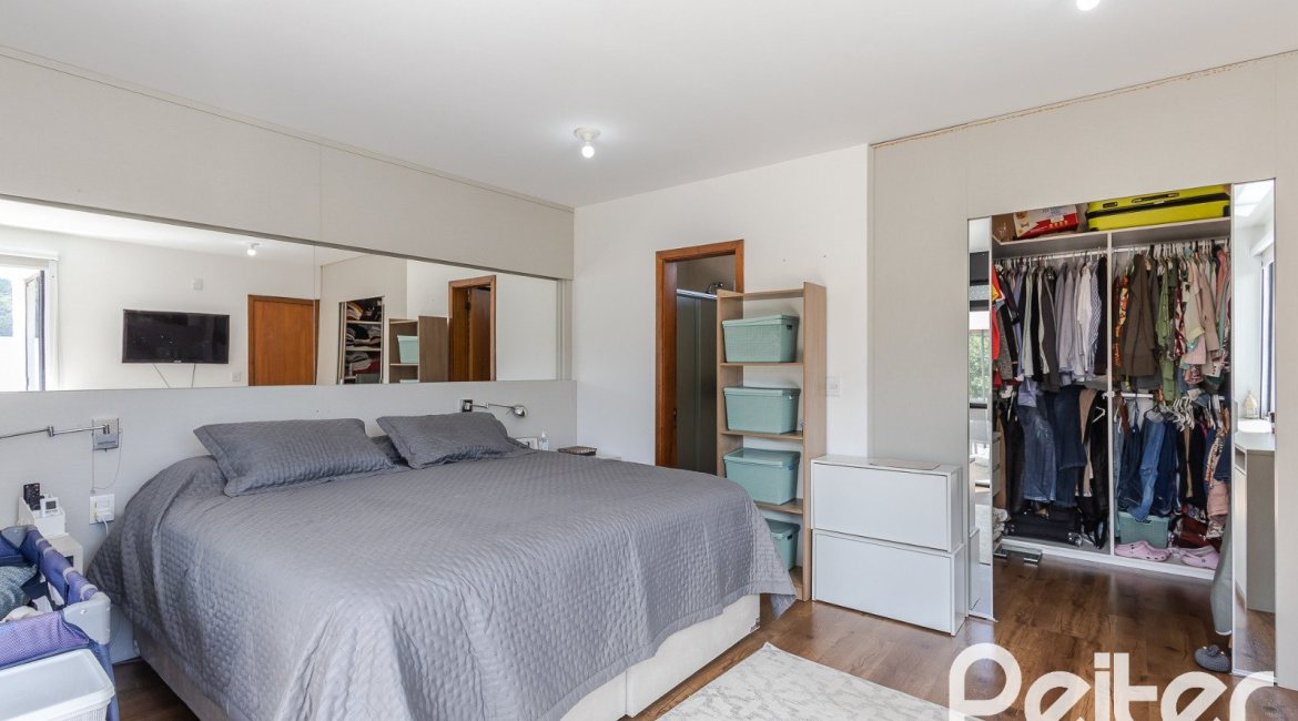 Casa em Condomínio à venda com 185m², 3 dormitórios, 1 suíte, 2 vagas, no bairro Vila Nova em PORTO ALEGRE