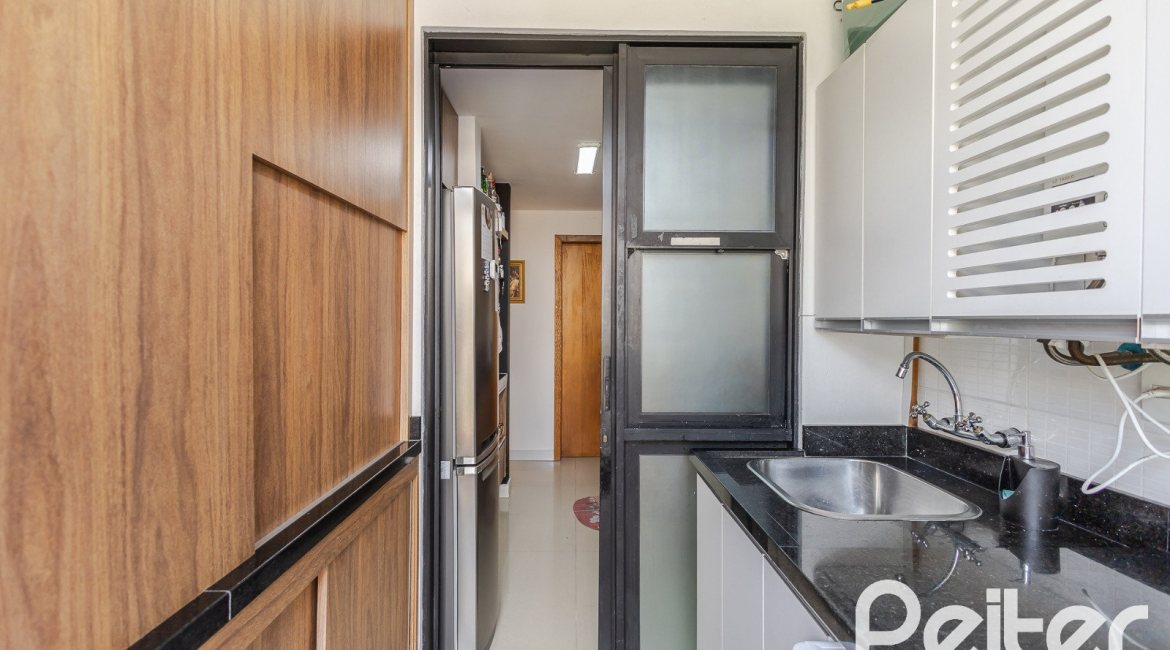 Casa em Condomínio à venda com 185m², 3 dormitórios, 1 suíte, 2 vagas, no bairro Vila Nova em PORTO ALEGRE