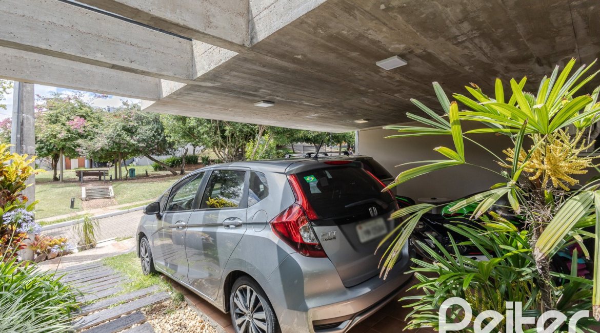 Casa em Condomínio à venda com 185m², 3 dormitórios, 1 suíte, 2 vagas, no bairro Vila Nova em PORTO ALEGRE