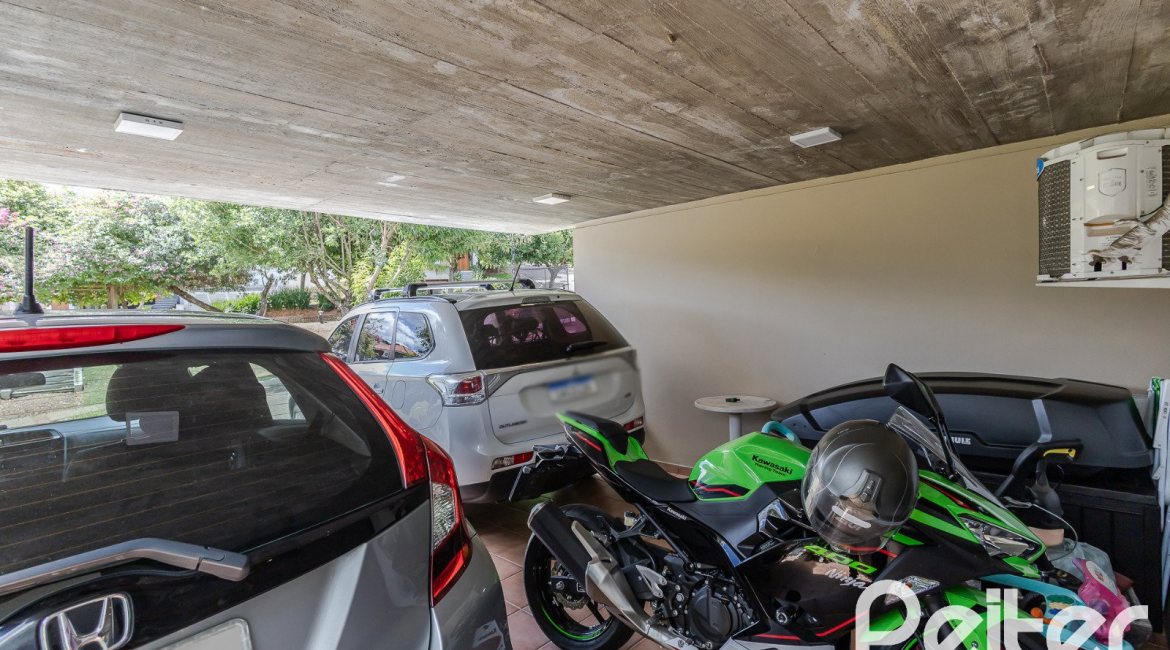 Casa em Condomínio à venda com 185m², 3 dormitórios, 1 suíte, 2 vagas, no bairro Vila Nova em PORTO ALEGRE