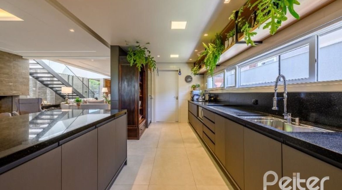 Casa em Condomínio à venda com 339m², 4 dormitórios, 4 suítes, 4 vagas, no bairro Terra Ville em PORTO ALEGRE