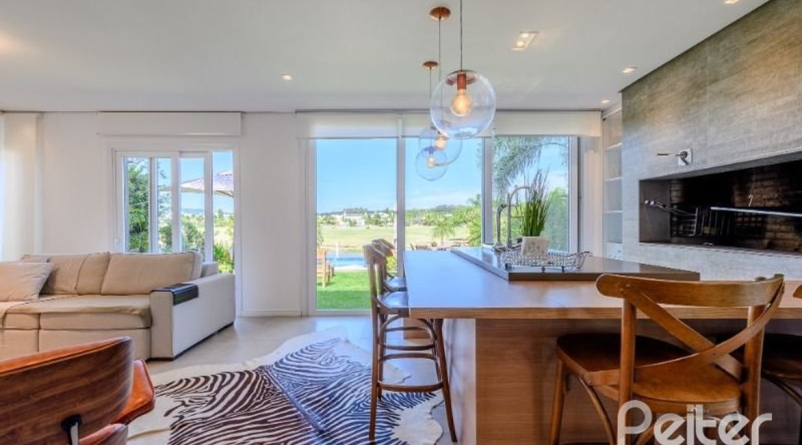 Casa em Condomínio à venda com 339m², 4 dormitórios, 4 suítes, 4 vagas, no bairro Terra Ville em PORTO ALEGRE