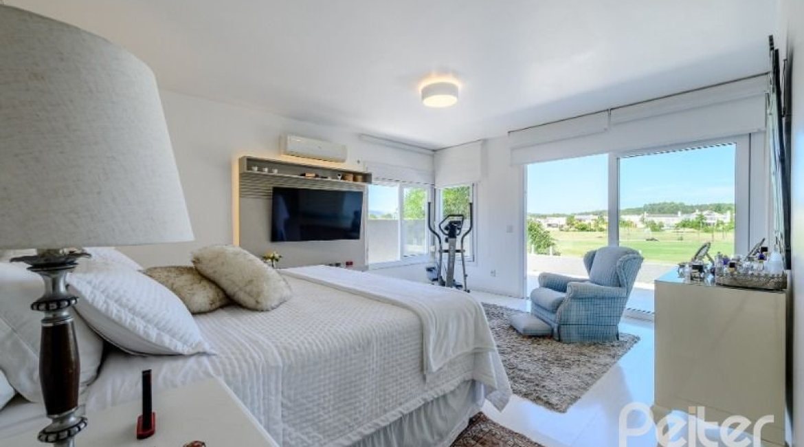 Casa em Condomínio à venda com 339m², 4 dormitórios, 4 suítes, 4 vagas, no bairro Terra Ville em PORTO ALEGRE