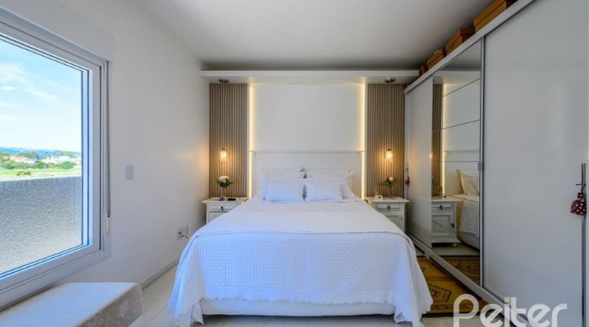 Casa em Condomínio à venda com 339m², 4 dormitórios, 4 suítes, 4 vagas, no bairro Terra Ville em PORTO ALEGRE