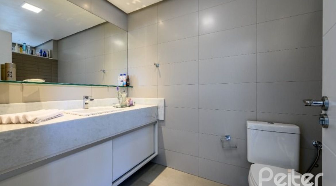 Casa em Condomínio à venda com 339m², 4 dormitórios, 4 suítes, 4 vagas, no bairro Terra Ville em PORTO ALEGRE