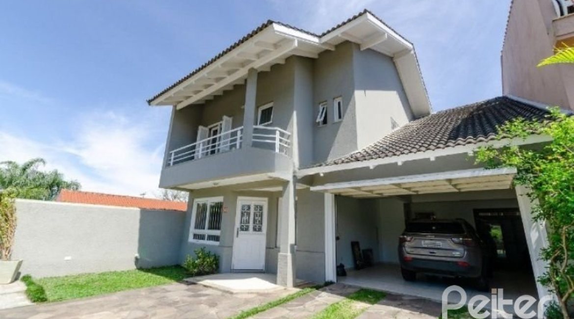 Casa à venda com 212m², 4 dormitórios, 1 suíte, 2 vagas, no bairro Espírito Santo em Porto Alegre
