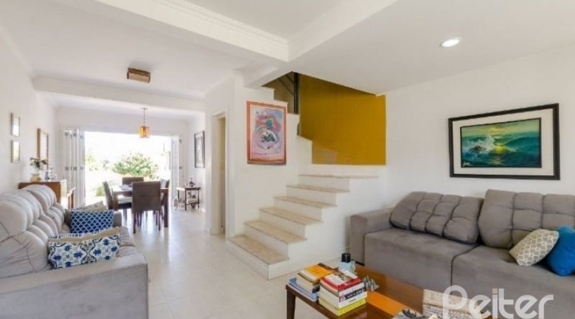 Casa à venda com 212m², 4 dormitórios, 1 suíte, 2 vagas, no bairro Espírito Santo em Porto Alegre