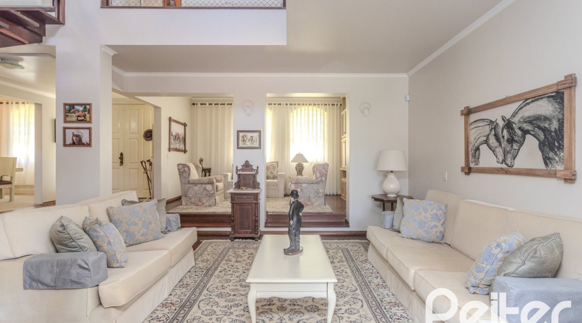 Casa à venda com 500m², 4 dormitórios, 2 suítes, 2 vagas, no bairro Vila Conceição em Porto Alegre