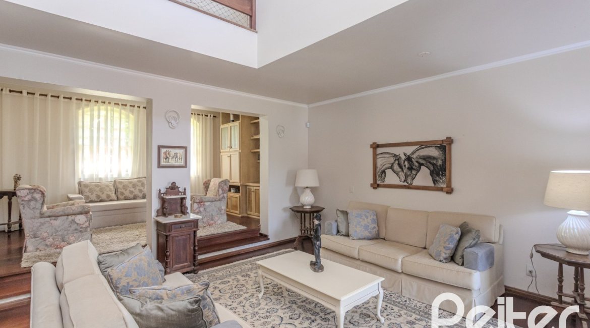 Casa à venda com 500m², 4 dormitórios, 2 suítes, 2 vagas, no bairro Vila Conceição em Porto Alegre