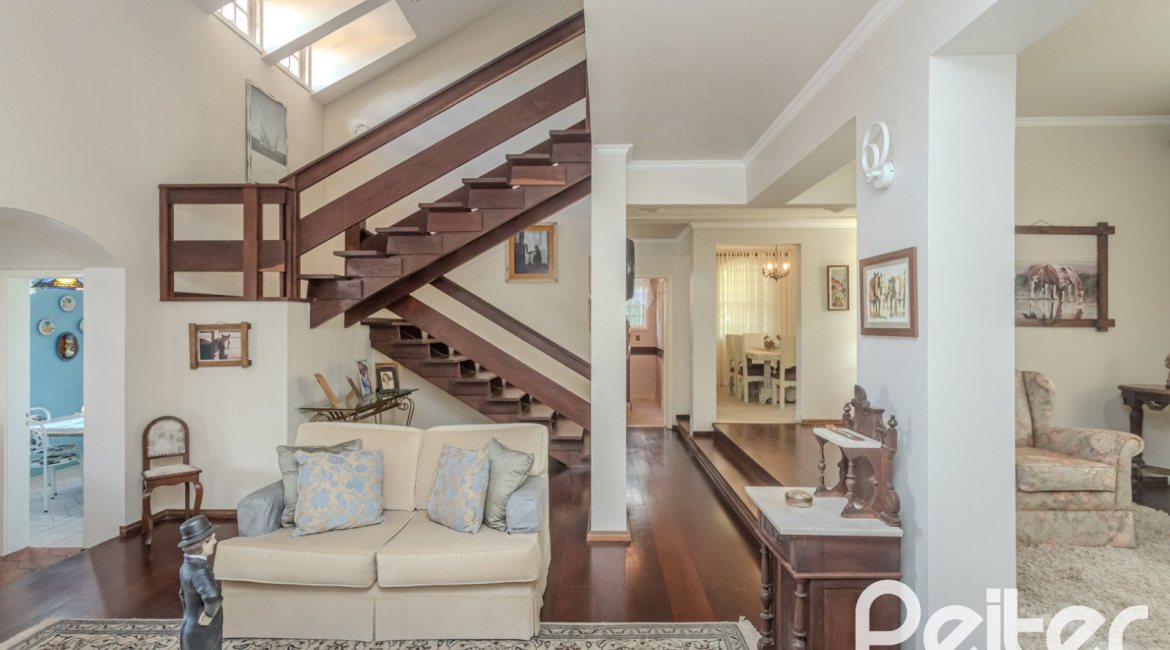 Casa à venda com 500m², 4 dormitórios, 2 suítes, 2 vagas, no bairro Vila Conceição em Porto Alegre