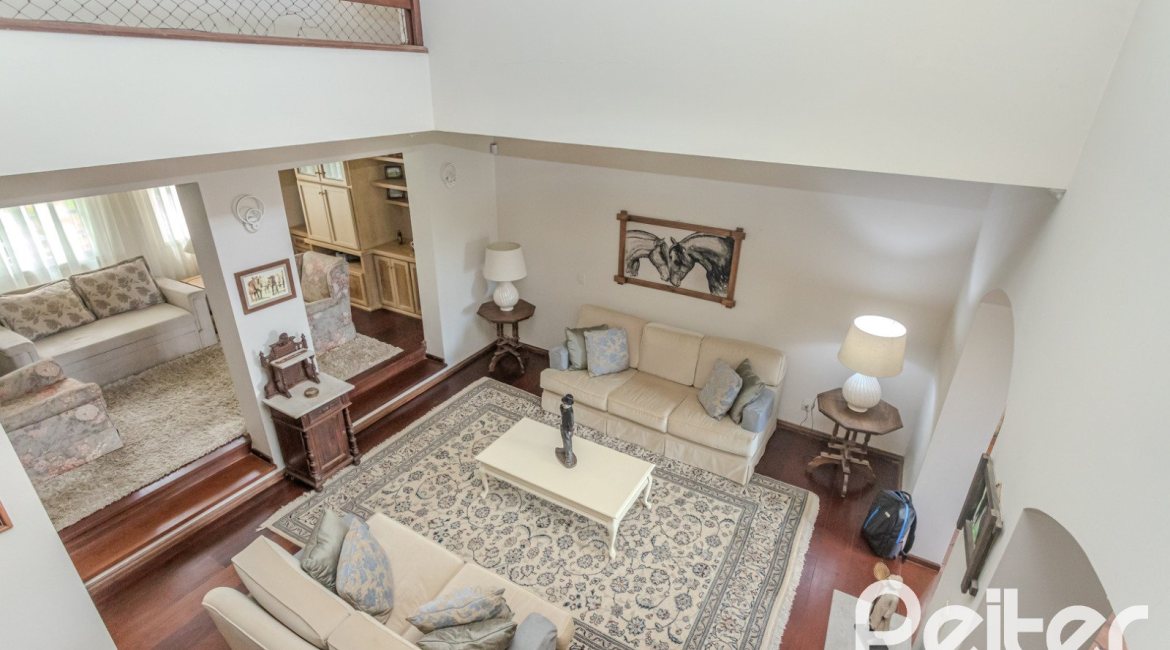 Casa à venda com 500m², 4 dormitórios, 2 suítes, 2 vagas, no bairro Vila Conceição em Porto Alegre