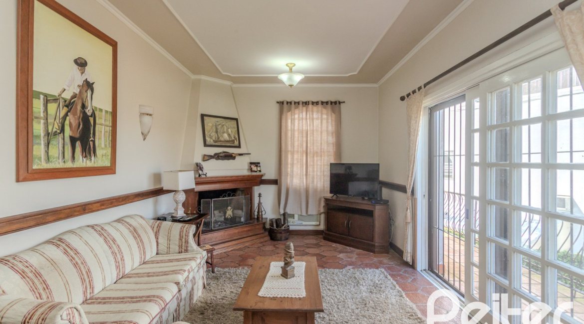 Casa à venda com 500m², 4 dormitórios, 2 suítes, 2 vagas, no bairro Vila Conceição em Porto Alegre