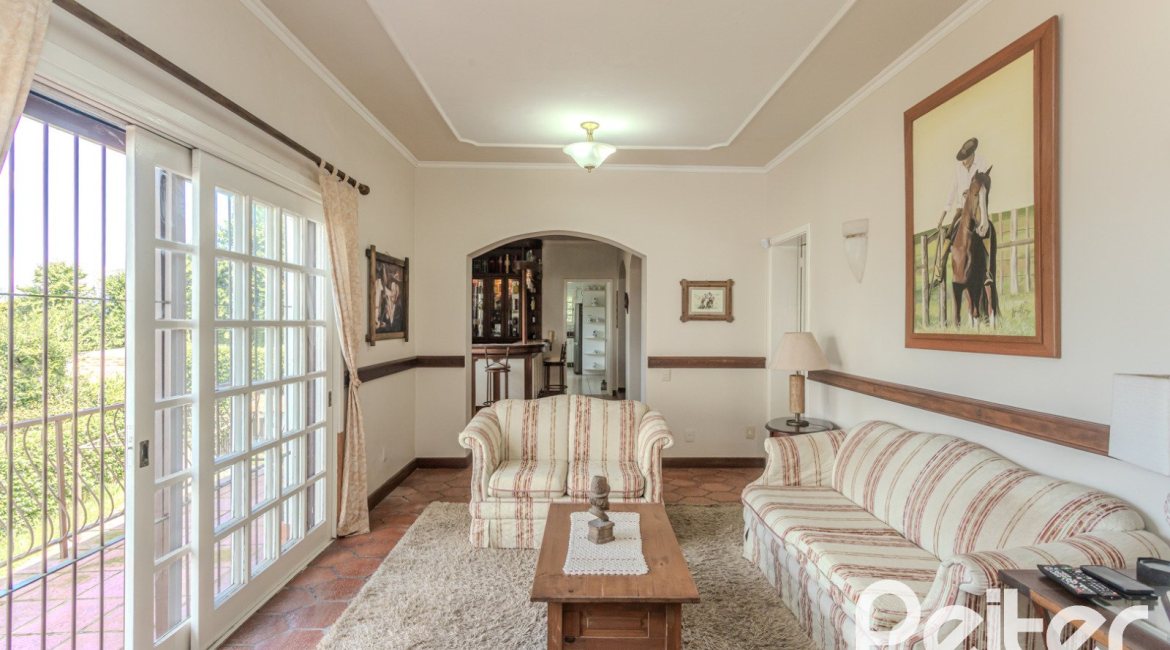 Casa à venda com 500m², 4 dormitórios, 2 suítes, 2 vagas, no bairro Vila Conceição em Porto Alegre