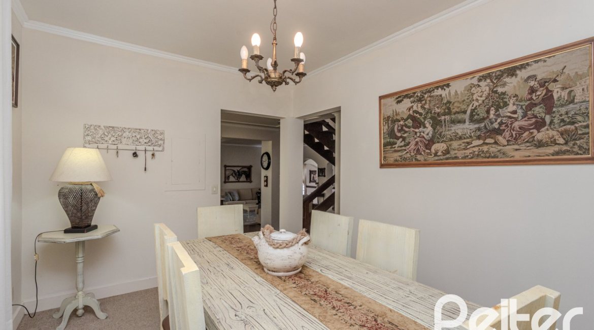 Casa à venda com 500m², 4 dormitórios, 2 suítes, 2 vagas, no bairro Vila Conceição em Porto Alegre