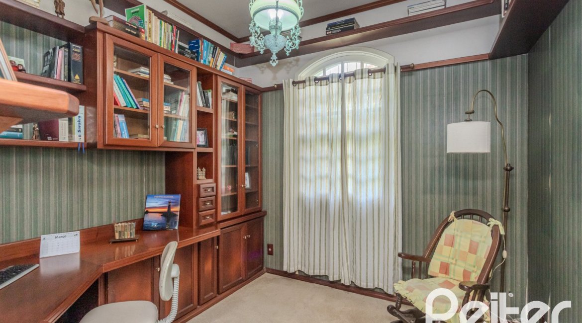 Casa à venda com 500m², 4 dormitórios, 2 suítes, 2 vagas, no bairro Vila Conceição em Porto Alegre