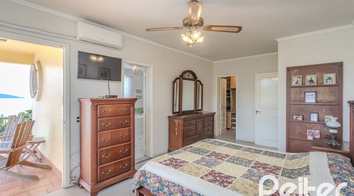 Casa à venda com 500m², 4 dormitórios, 2 suítes, 2 vagas, no bairro Vila Conceição em Porto Alegre