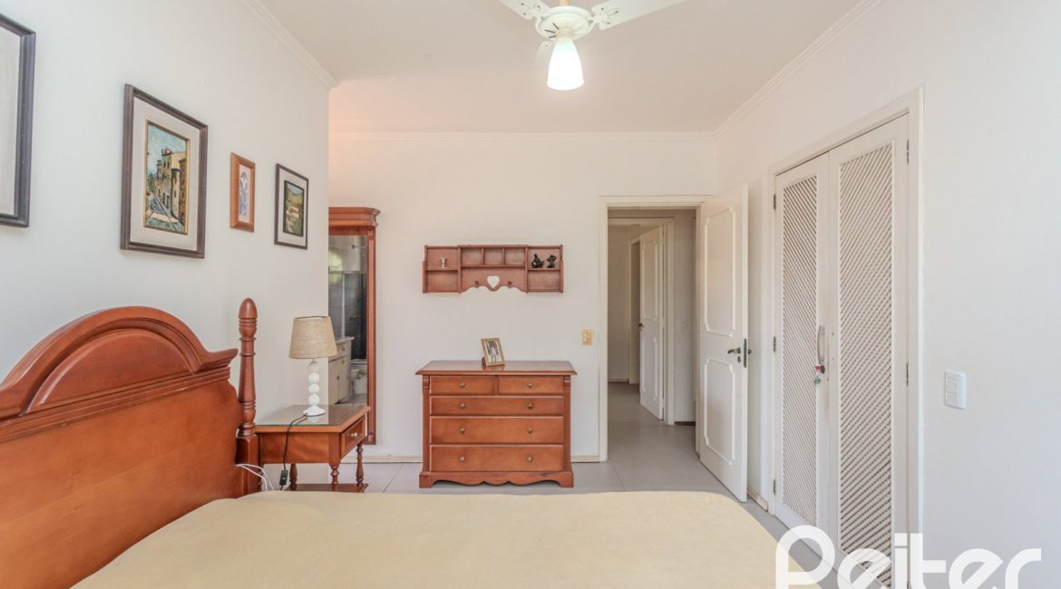 Casa à venda com 500m², 4 dormitórios, 2 suítes, 2 vagas, no bairro Vila Conceição em Porto Alegre