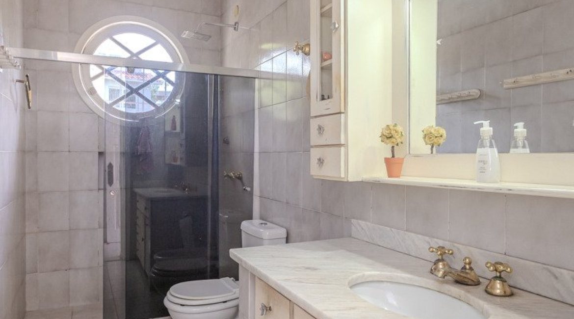 Casa à venda com 500m², 4 dormitórios, 2 suítes, 2 vagas, no bairro Vila Conceição em Porto Alegre