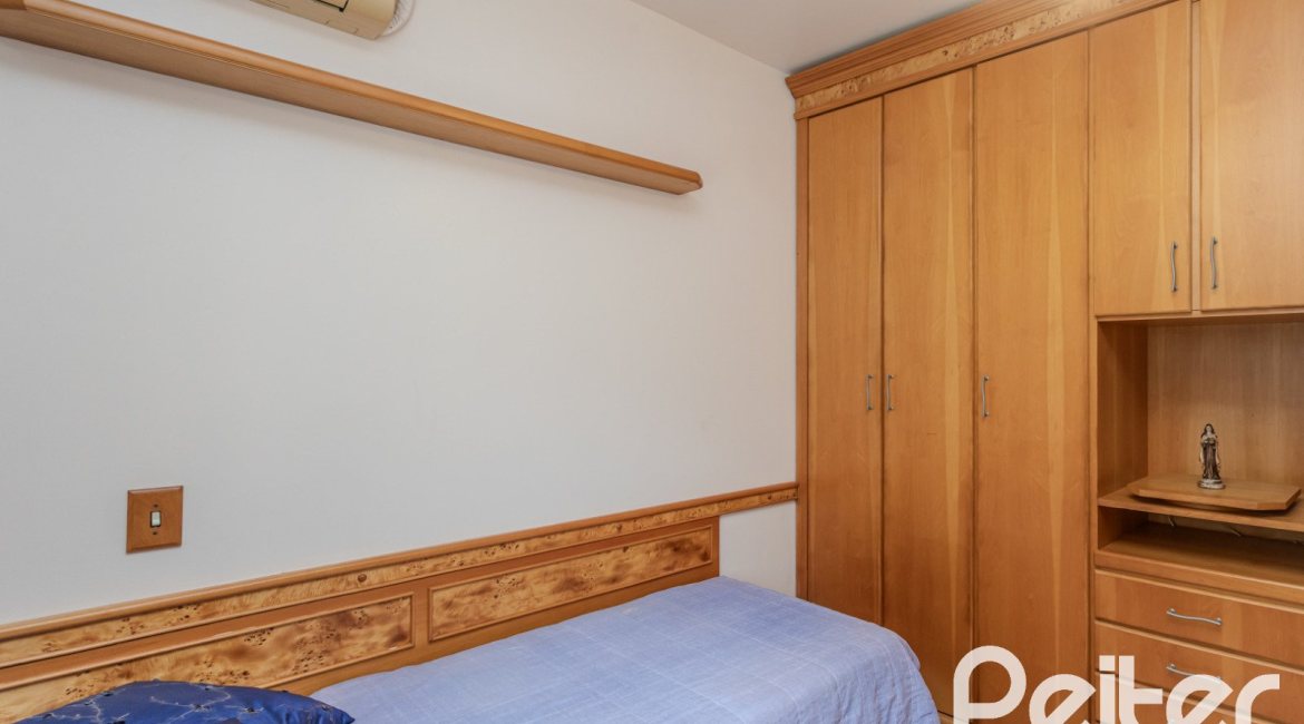 Casa à venda com 500m², 4 dormitórios, 2 suítes, 2 vagas, no bairro Vila Conceição em Porto Alegre