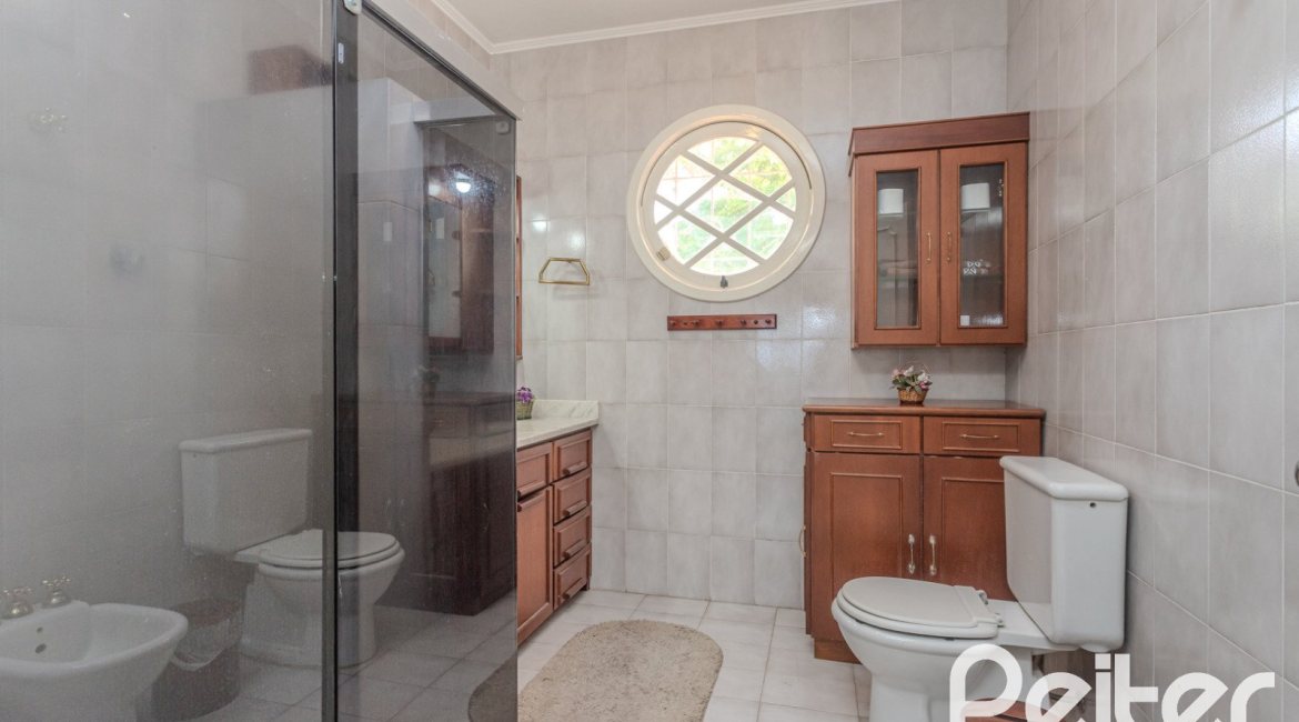 Casa à venda com 500m², 4 dormitórios, 2 suítes, 2 vagas, no bairro Vila Conceição em Porto Alegre