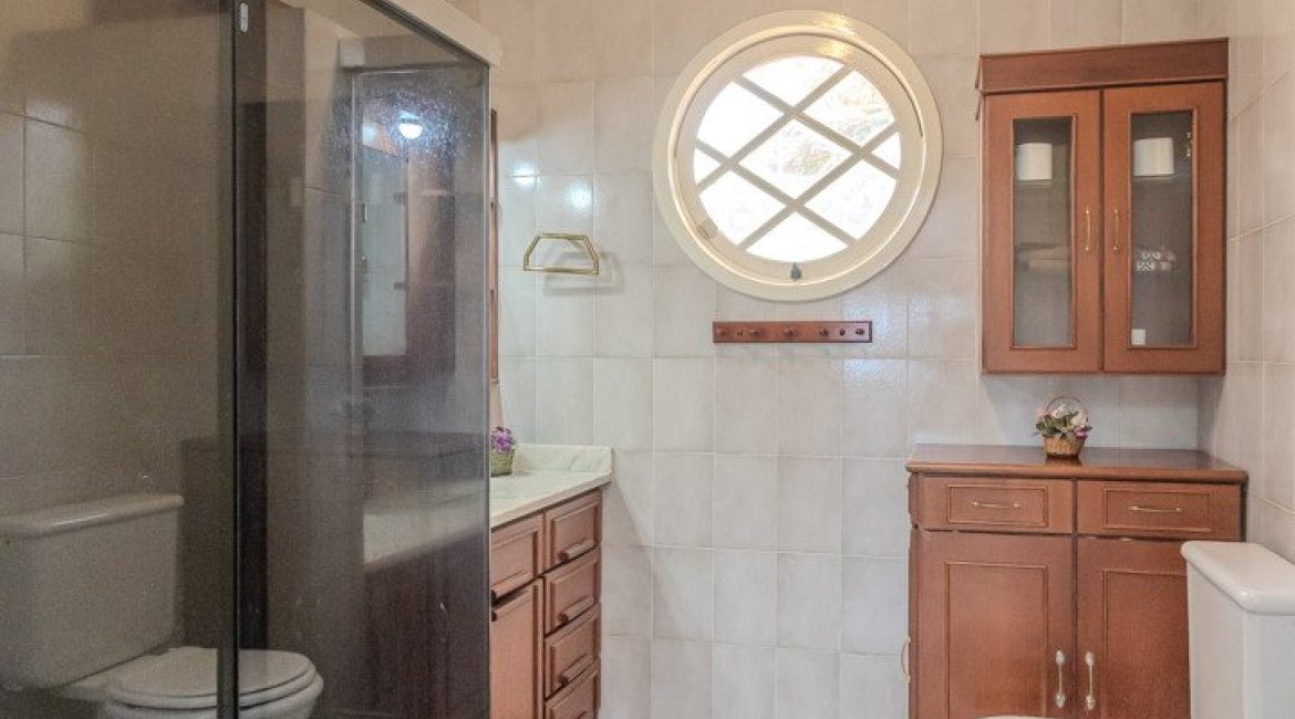 Casa à venda com 500m², 4 dormitórios, 2 suítes, 2 vagas, no bairro Vila Conceição em Porto Alegre