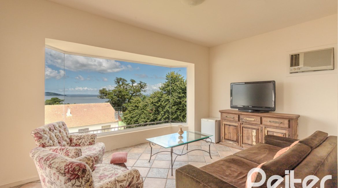 Casa à venda com 500m², 4 dormitórios, 2 suítes, 2 vagas, no bairro Vila Conceição em Porto Alegre