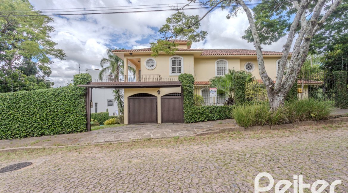 Casa à venda com 500m², 4 dormitórios, 2 suítes, 2 vagas, no bairro Vila Conceição em Porto Alegre
